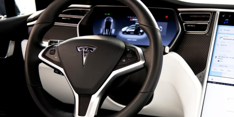 Tesla's new update notifies the driver of tire wear
